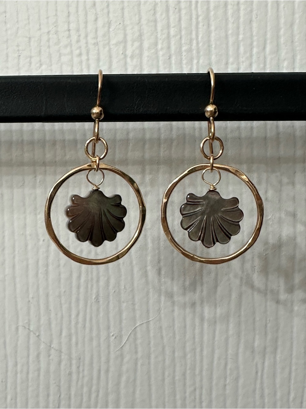 14k Gold-Filled Earrings Hammered Hoops Mother of Pearl Shells/Fans 1.5” NWOT